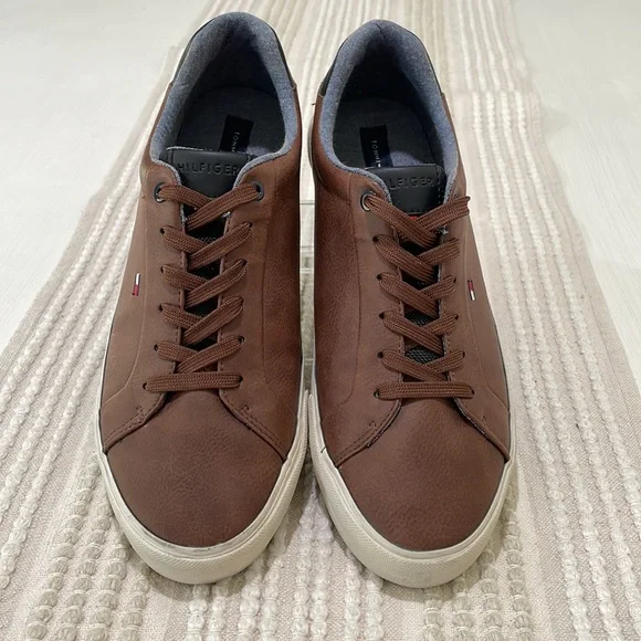 Tommy Hilfiger beautiful brown leather sneakers. Men’s 10. Like new condition. - Picture 5 of 14